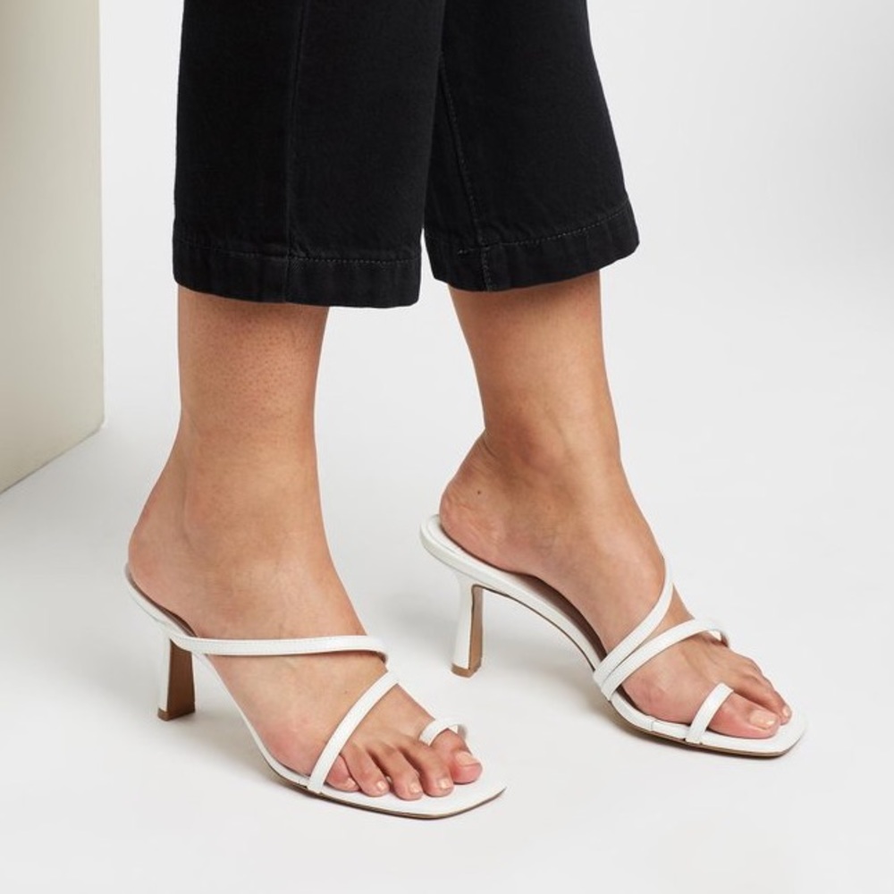 BNWT TONY BIANCO BLOSSOM WHITE SHEEP NAPPA LEATHER SANDAL HEELS